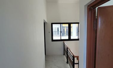Rumah Disewakan Bringin Sambikerep Surabaya 2 Lantai Full Furnish Bangunan Baru Gress
