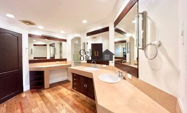 Five Bedroom House with Pool  for Rent  in North Town Homes