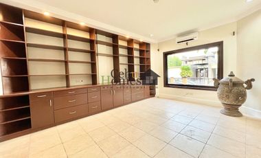 Five Bedroom House with Pool  for Rent  in North Town Homes