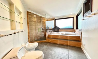 Five Bedroom House with Pool  for Rent  in North Town Homes