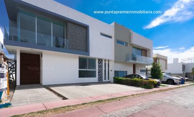 Casa de Lujo en Venta en La Rioja  Zona Sur Santa Anita Tlajomulco