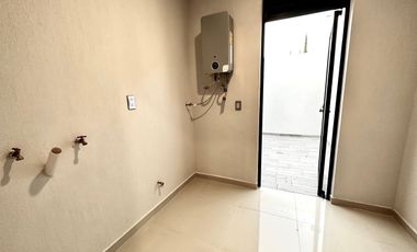 CASA EN VENTA FRACC BOSQUES DE SANTA ANITA, COTO 1