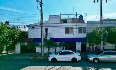 Casa en venta por Mercado de Abastos