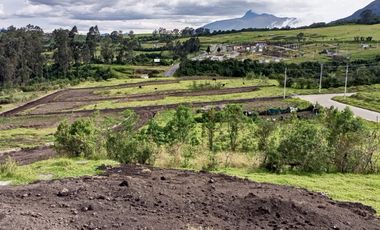 TERRENOS-VENTA, SERVICIOS SOTERRADOS CON CAMINOS NUEVOS, SECTOR SNTO DOMINGO DE CUTUGLAHUA. QUITO, ECUADOR.