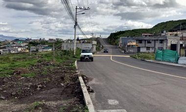 TERRENOS-VENTA, SERVICIOS SOTERRADOS CON CAMINOS NUEVOS, SECTOR SNTO DOMINGO DE CUTUGLAHUA. QUITO, ECUADOR.
