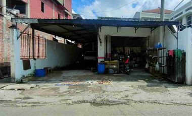 Jual Rumah Usaha
*Nol Jalan Waru Sidoarjo*
Dekat RS Mitra Keluarga Waru

Luas 592m2
Dimensi 9.5x62
LB 400m2 ( 1 Lantai )

*Rumah Induk*
- Kmr tidur 4