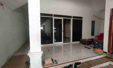 Jual Rumah Usaha
*Nol Jalan Waru Sidoarjo*
Dekat RS Mitra Keluarga Waru

Luas 592m2
Dimensi 9.5x62
LB 400m2 ( 1 Lantai )

*Rumah Induk*
- Kmr tidur 4