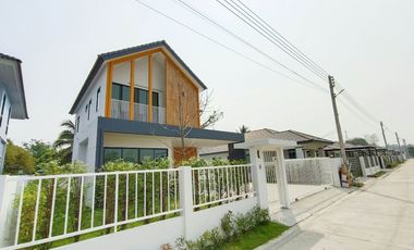 Newly 4-Bedroom Minimal-Nordic Style House in San Sai for Sale