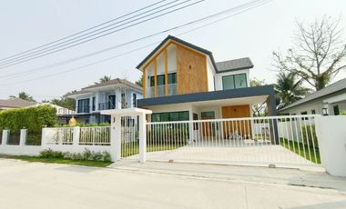 Newly 4-Bedroom Minimal-Nordic Style House in San Sai for Sale