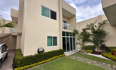 Bonita casa sola nueva en venta!