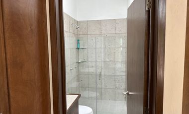 Bonita casa sola nueva en venta!