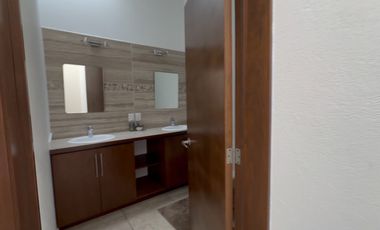 Bonita casa sola nueva en venta!
