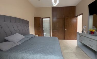 Bonita casa sola nueva en venta!