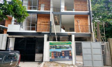 3 Storey Townhouse with 3 Bedroom, 3 Toilet and bath and 1 Car Garage FOR SALE in East Fairview Quezon City (PH2912)