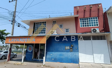 EN VENTA CASA EN ESQUINA CON LOCAL COMERCIAL, VERACRUZ.