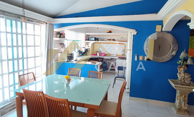 EN VENTA CASA EN ESQUINA CON LOCAL COMERCIAL, VERACRUZ.