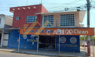 EN VENTA CASA EN ESQUINA CON LOCAL COMERCIAL, VERACRUZ.