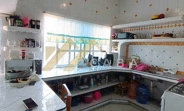 EN VENTA CASA EN ESQUINA CON LOCAL COMERCIAL, VERACRUZ.