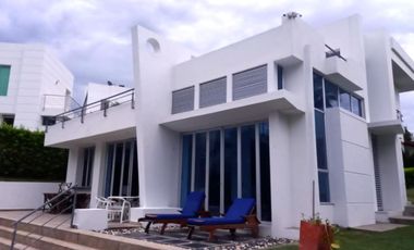 Se vende Casa campestre en Condominio El Imperio en Carmen de Apicalá, Tolima