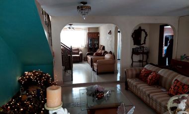 VENDO CASA MUY AMPLIA DE 5 RECAMARAS A 5 MIN DE LA LOPES PORTILLO