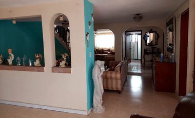 VENDO CASA MUY AMPLIA DE 5 RECAMARAS A 5 MIN DE LA LOPES PORTILLO