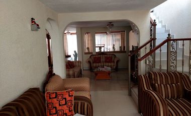 VENDO CASA MUY AMPLIA DE 5 RECAMARAS A 5 MIN DE LA LOPES PORTILLO