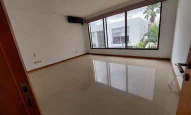 ALQUILER DE AMPLIA CASA EN SAMBORONDON