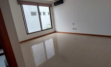 ALQUILER DE AMPLIA CASA EN SAMBORONDON