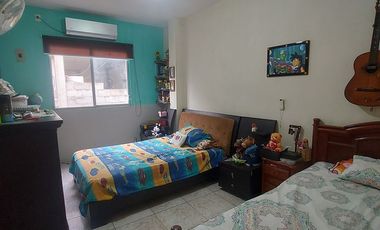 En Machala en Av. 25 de Junio y Babahoyo se Vende Casa Rentera Comercial con 2 Locales Comerciales y 3 Departamentos