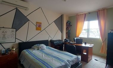 En Machala en Av. 25 de Junio y Babahoyo se Vende Casa Rentera Comercial con 2 Locales Comerciales y 3 Departamentos