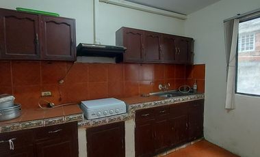 En Machala en Av. 25 de Junio y Babahoyo se Vende Casa Rentera Comercial con 2 Locales Comerciales y 3 Departamentos