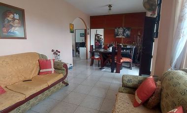 En Machala en Av. 25 de Junio y Babahoyo se Vende Casa Rentera Comercial con 2 Locales Comerciales y 3 Departamentos