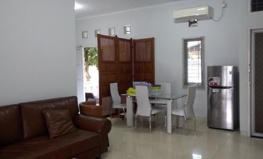 DIJUAL RUMAH POSISI HOOK TENGAH KOTA BERNUANSA MINIMALIS LOKASI DALAM PERUMAHAN WIKA AMAN NYAMAN HARGA NEGO