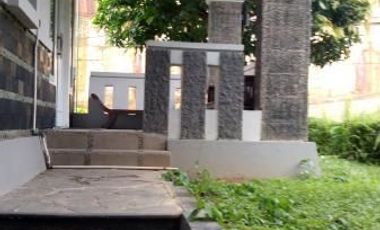 DIJUAL RUMAH POSISI HOOK TENGAH KOTA BERNUANSA MINIMALIS LOKASI DALAM PERUMAHAN WIKA AMAN NYAMAN HARGA NEGO