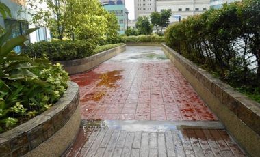 1 bedroom fuly furnished Eastwood condo with Mall access