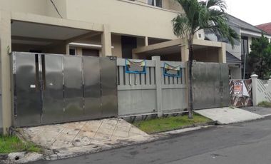 Rumah bagus 2 lantai di Taman Semanan Indah dengan lebar jalan 4 mobil