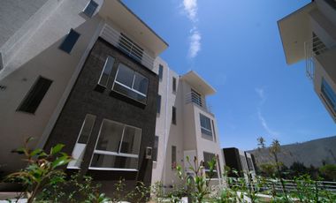 Casa de Venta en Porton de Malaga 2 · Av. Manuel Cordova Galarza, se encuntra a 500m de CEMEXPO