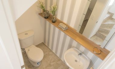 Casa de Venta en Porton de Malaga 2 · Av. Manuel Cordova Galarza, se encuntra a 500m de CEMEXPO