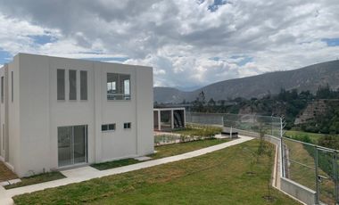 Casa de Venta en Porton de Malaga 2 · Av. Manuel Cordova Galarza, se encuntra a 500m de CEMEXPO