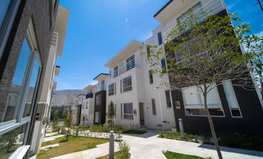 Casa de Venta en Porton de Malaga 2 · Av. Manuel Cordova Galarza, se encuntra a 500m de CEMEXPO