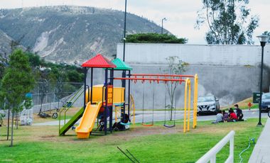 Casa de Venta en Porton de Malaga 2 · Av. Manuel Cordova Galarza, se encuntra a 500m de CEMEXPO