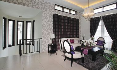 Tarubhawana istimewa tidak nempel depan taman