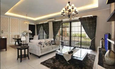 Tarubhawana istimewa tidak nempel depan taman