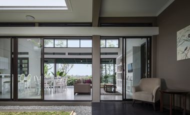 Tarubhawana istimewa tidak nempel depan taman