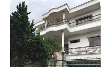 sewa rumah mewah Setra duta Cipaganti