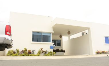 Casa de venta en Urbanización Punta Carnero Sector San Raymundo. Km 4-1/2 via a Punta Carnero antes de llegar a Puerto Aguaje.