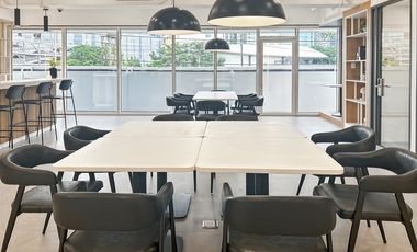All-inclusive access to coworking space in Regus AMA Tower