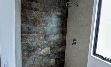 úlitma Casa de Venta esquinera en el Valle de los Chillos - Sector La Moya