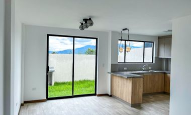 úlitma Casa de Venta esquinera en el Valle de los Chillos - Sector La Moya