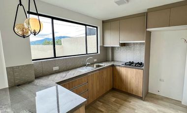 úlitma Casa de Venta esquinera en el Valle de los Chillos - Sector La Moya